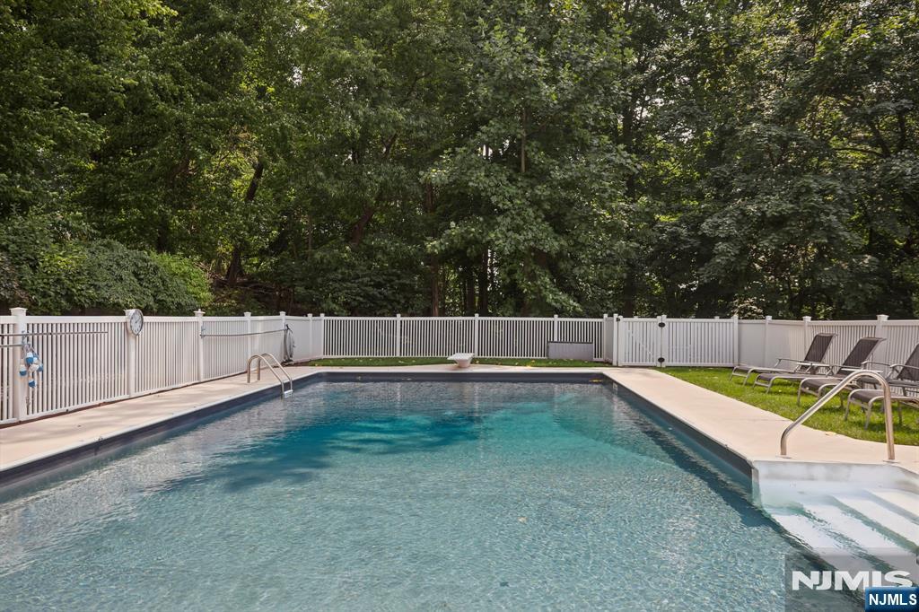 26 Almroth Drive Property Photo 33