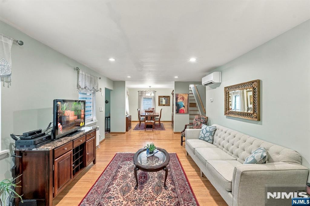 1118 Wilson Avenue Property Photo 3