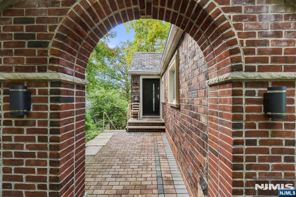 1118 Wilson Avenue Property Photo 5