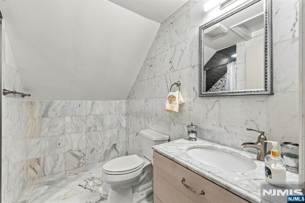 1118 Wilson Avenue Property Photo 21