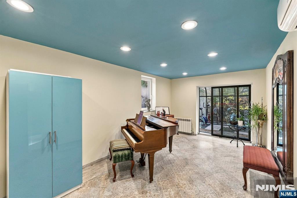 1118 Wilson Avenue Property Photo 23