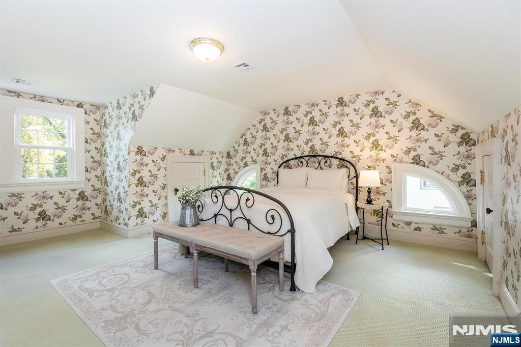 115 Forest Avenue Property Photo 38