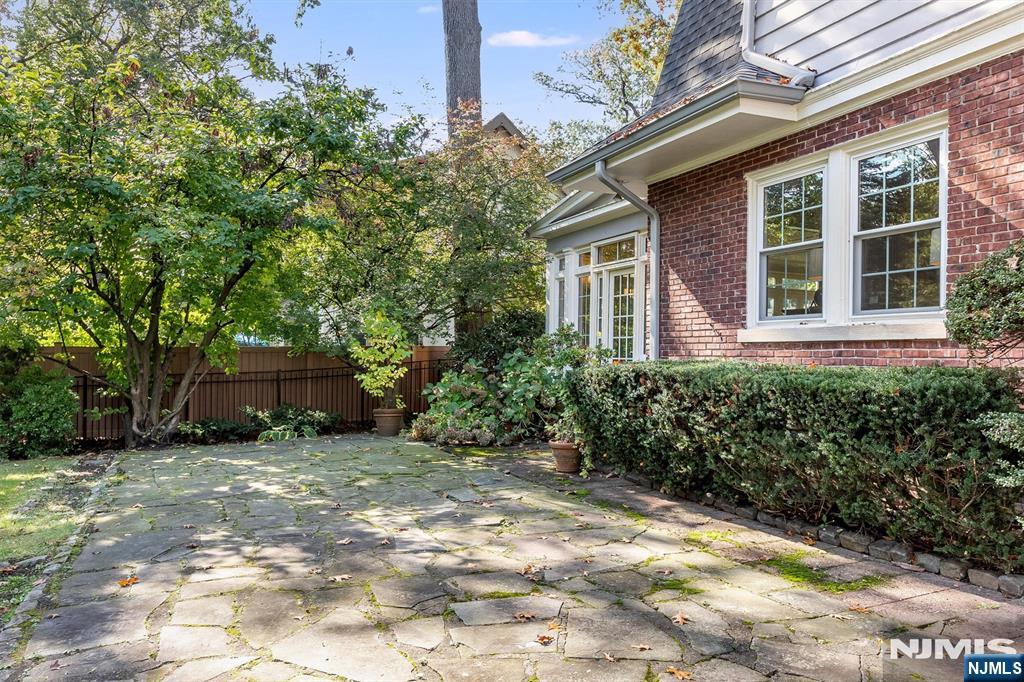 115 Forest Avenue Property Photo 42