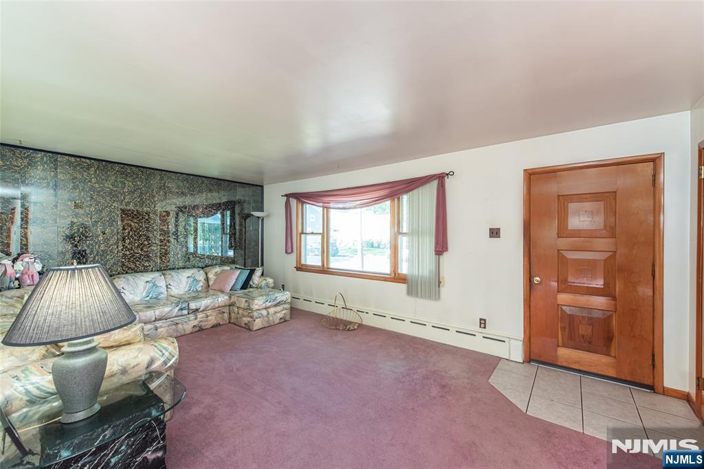 104 Oak Street Property Photo 4