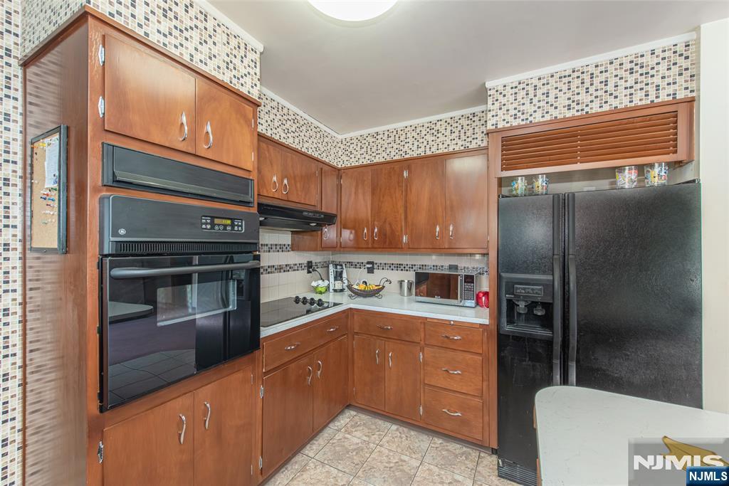 104 Oak Street Property Photo 8