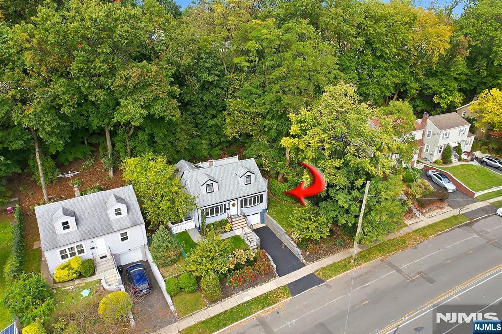 686 Broad Street Property Photo 5