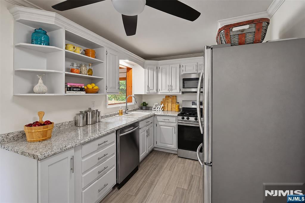 686 Broad Street Property Photo 12