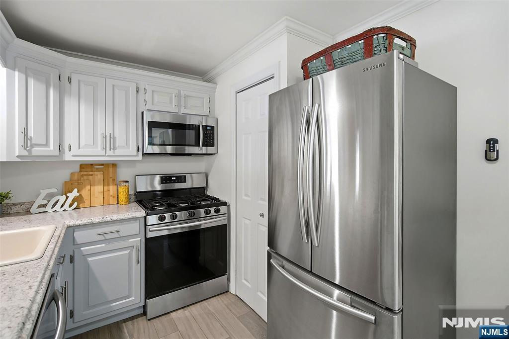 686 Broad Street Property Photo 13