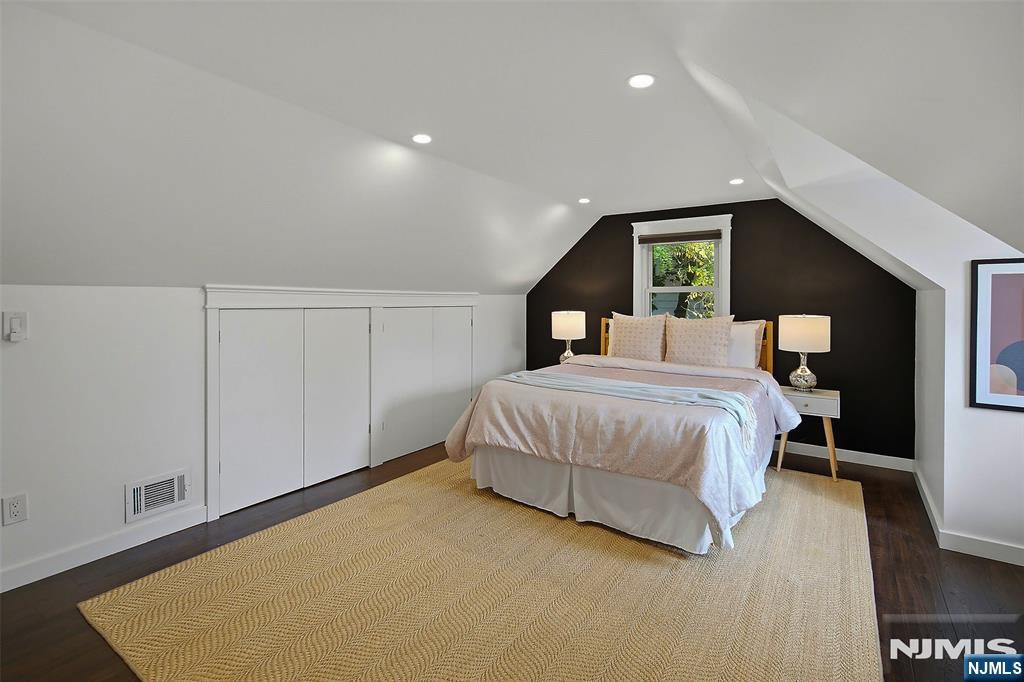 686 Broad Street Property Photo 23