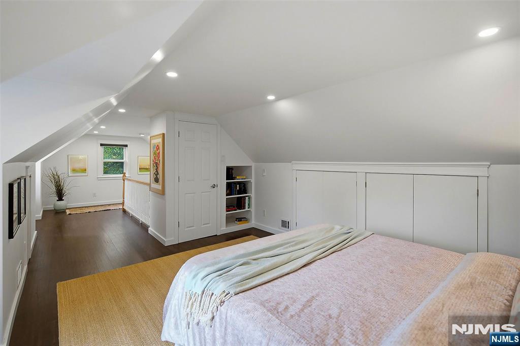 686 Broad Street Property Photo 24