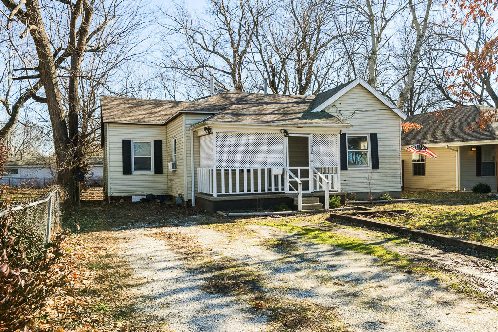 2038 North Grace Avenue Property Photo 1