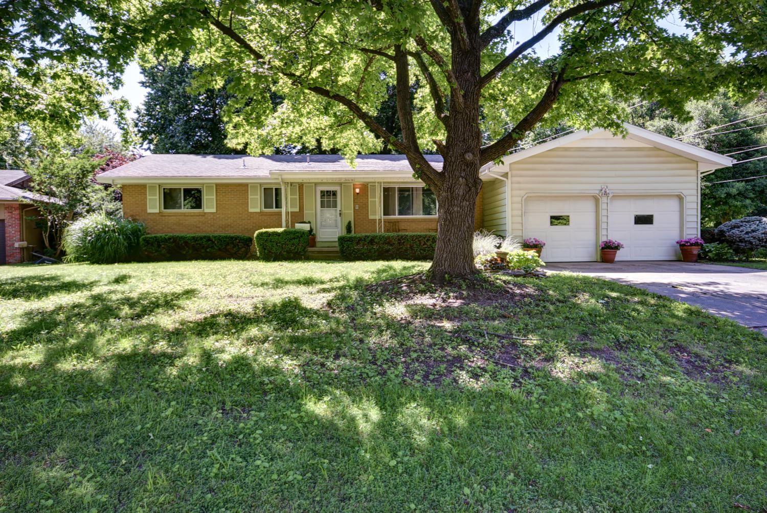 2405 South Mayfair Avenue Property Photo 1