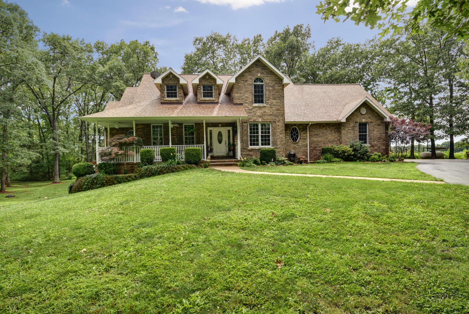 901 Shilee Drive Property Photo 1