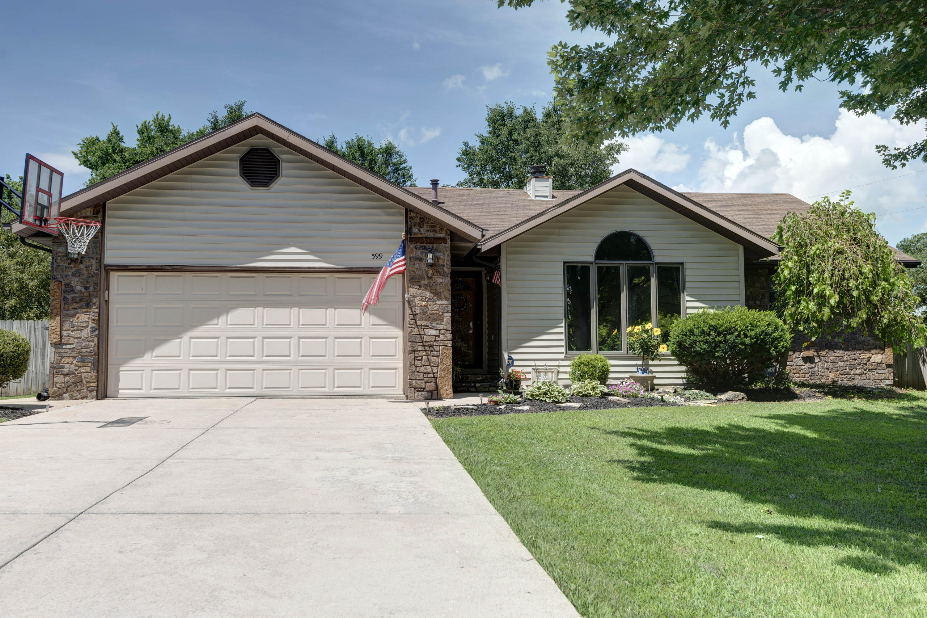 599 Walnut Grove Circle Property Photo 1