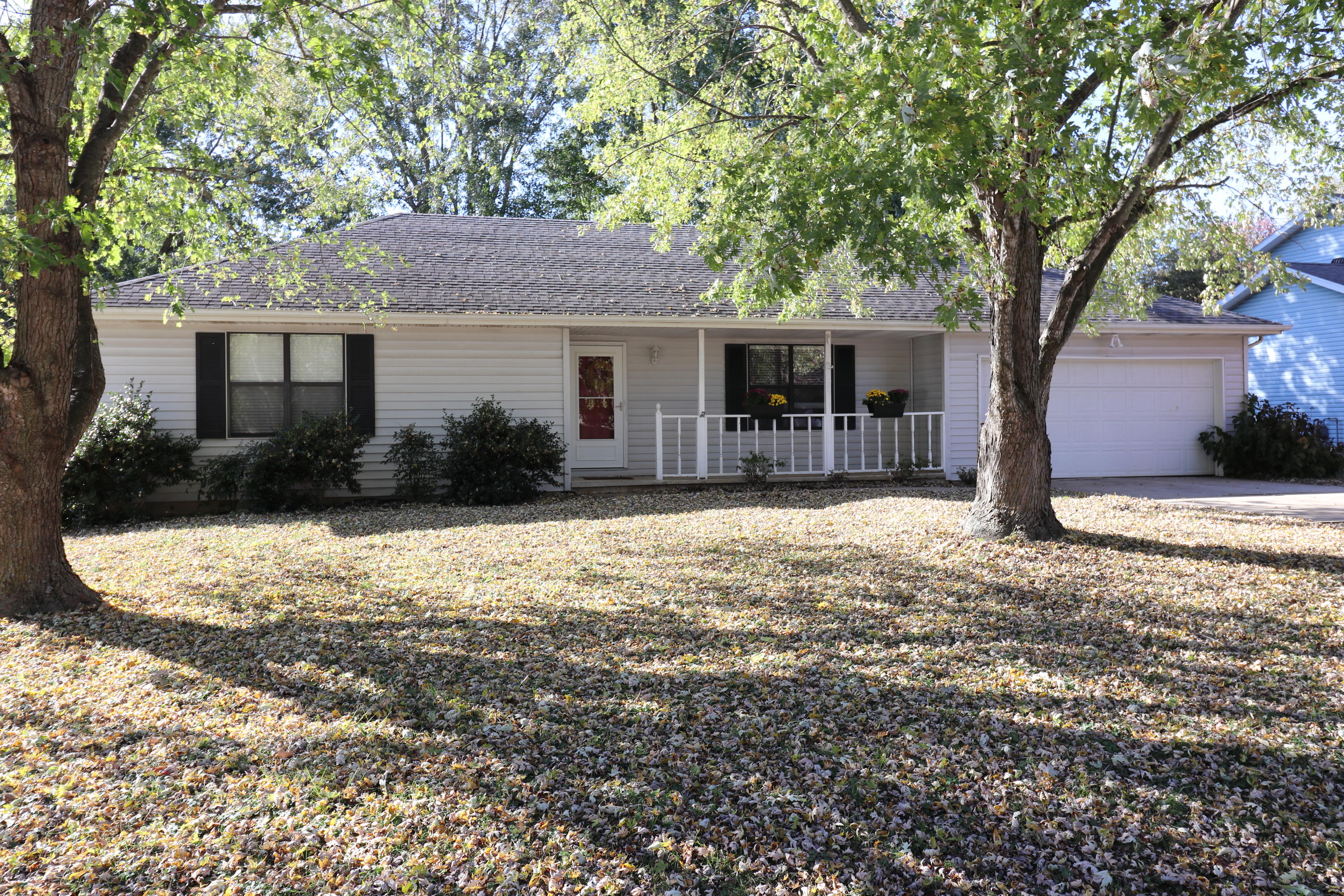 5817 South Iris Lane Property Photo 1