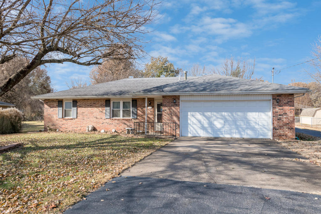 325 South Harper Avenue Property Photo 1