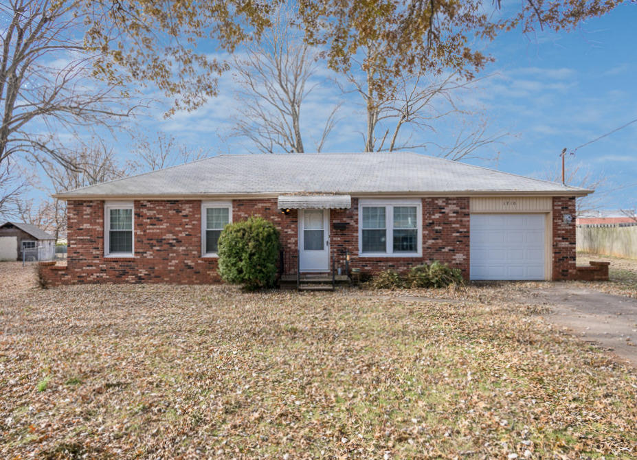 1710 West Crestview Street Property Photo 1