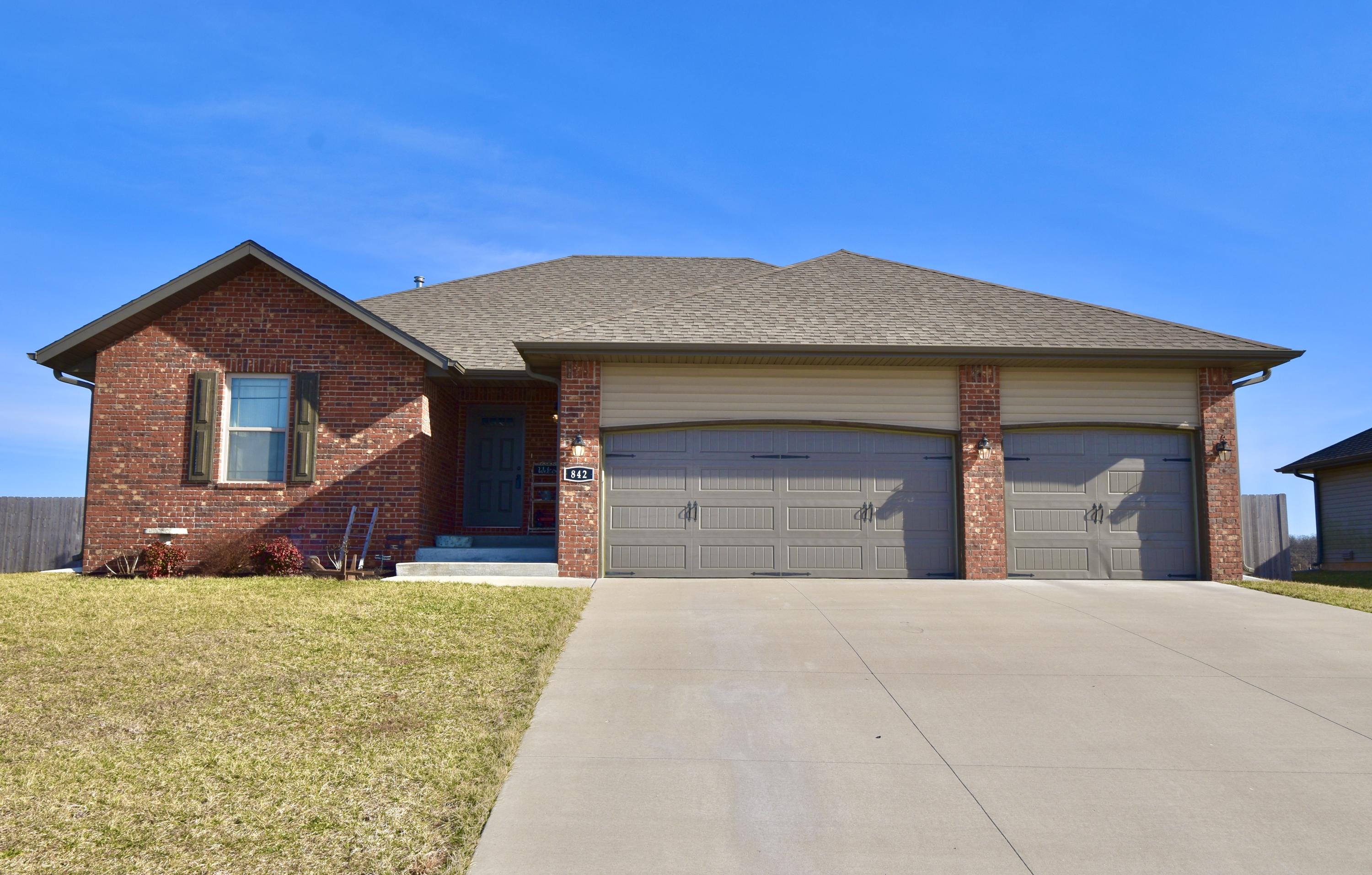 842 Capitol Hill Drive Property Photo 1