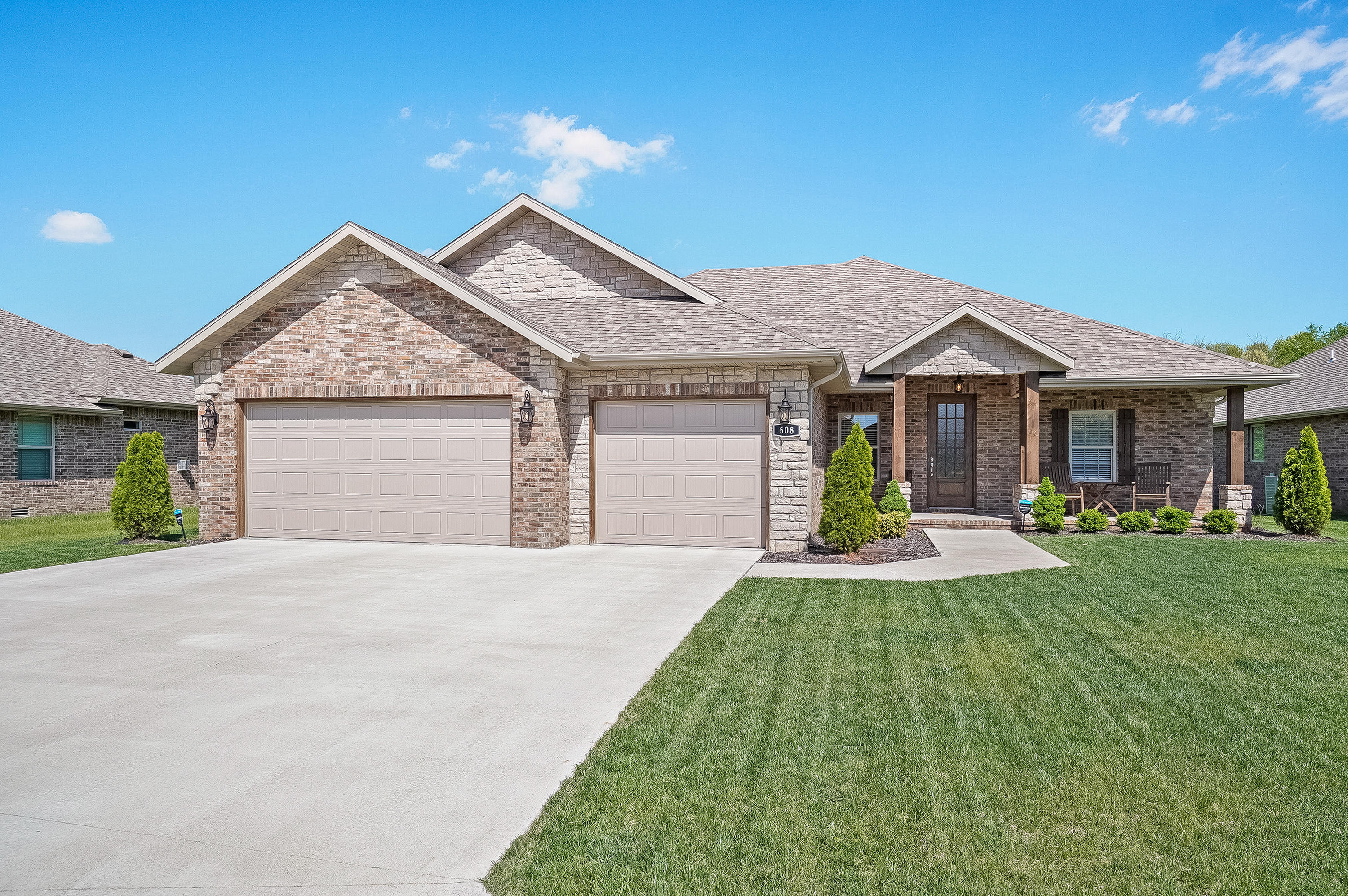 608 North Eagle Park Circle Property Photo 1