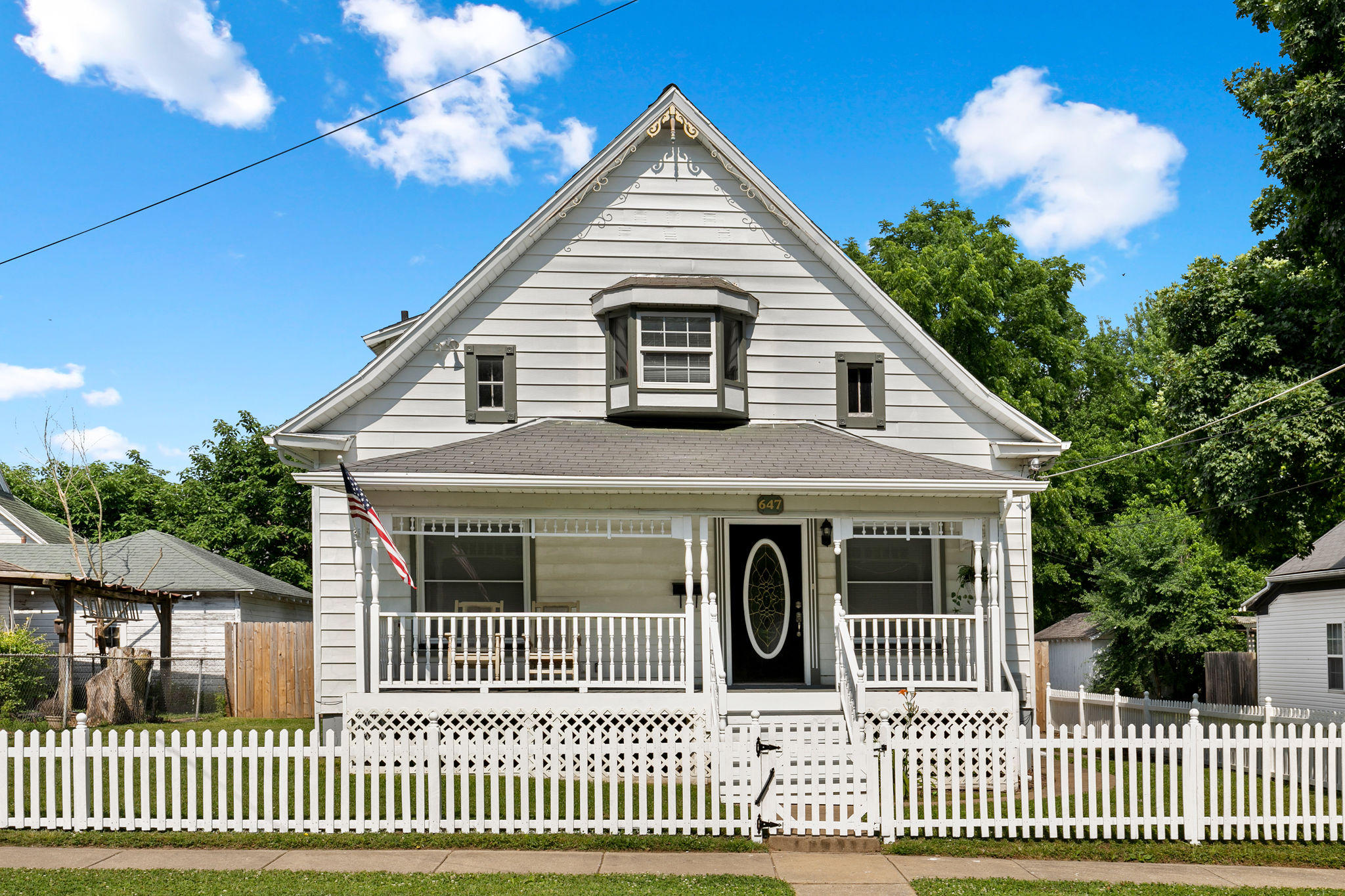 647 South Broadway Avenue Property Photo 1