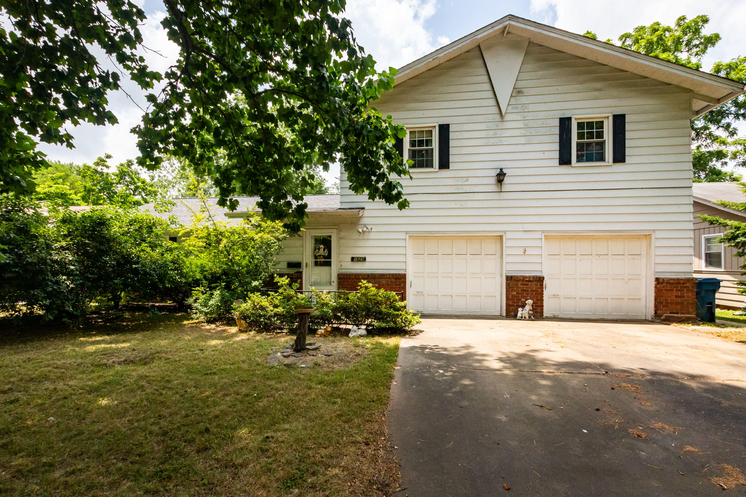 1629 South Sieger Drive Property Photo 1