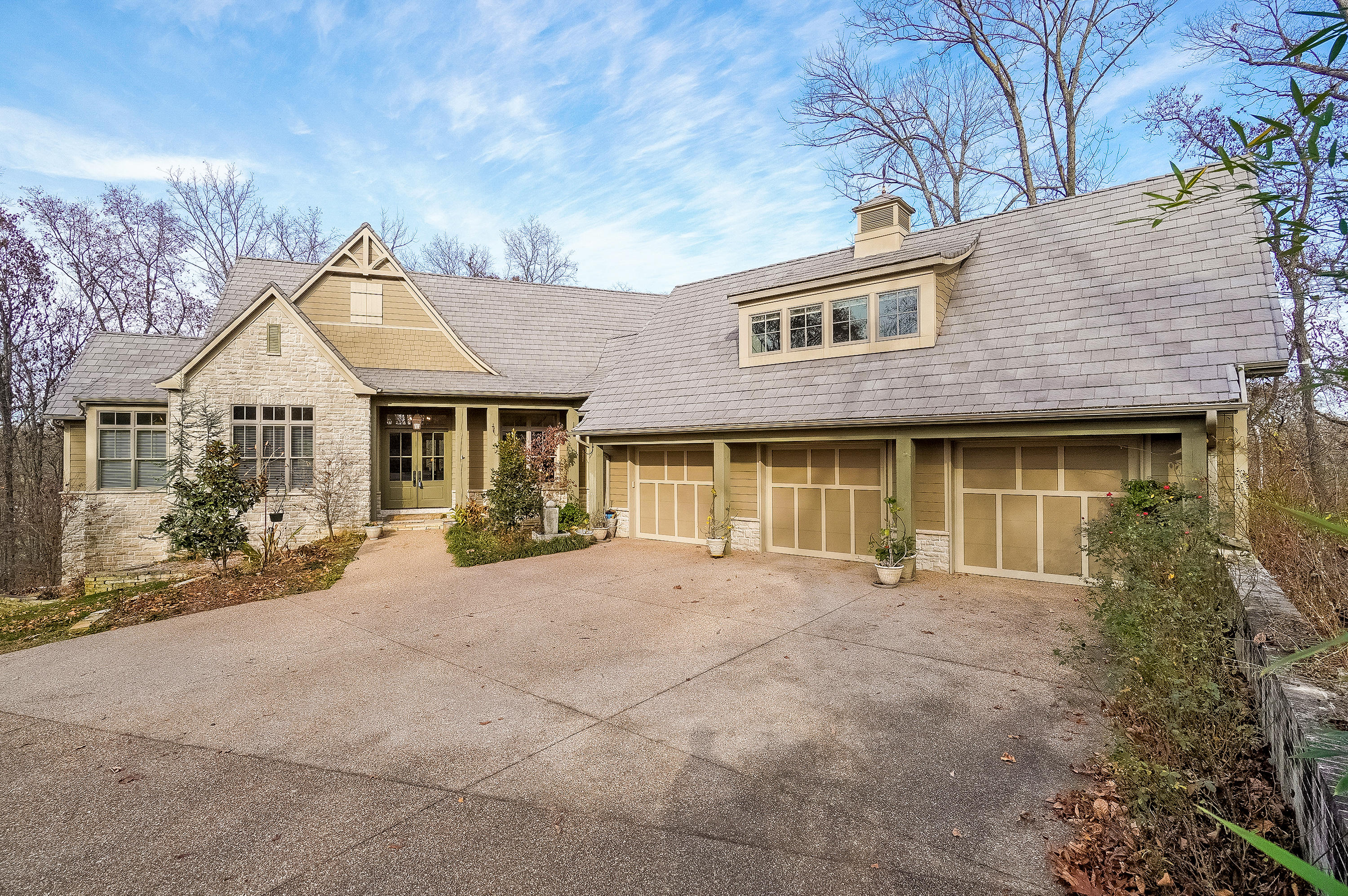 5434 South Dunrobin Drive Property Photo 1