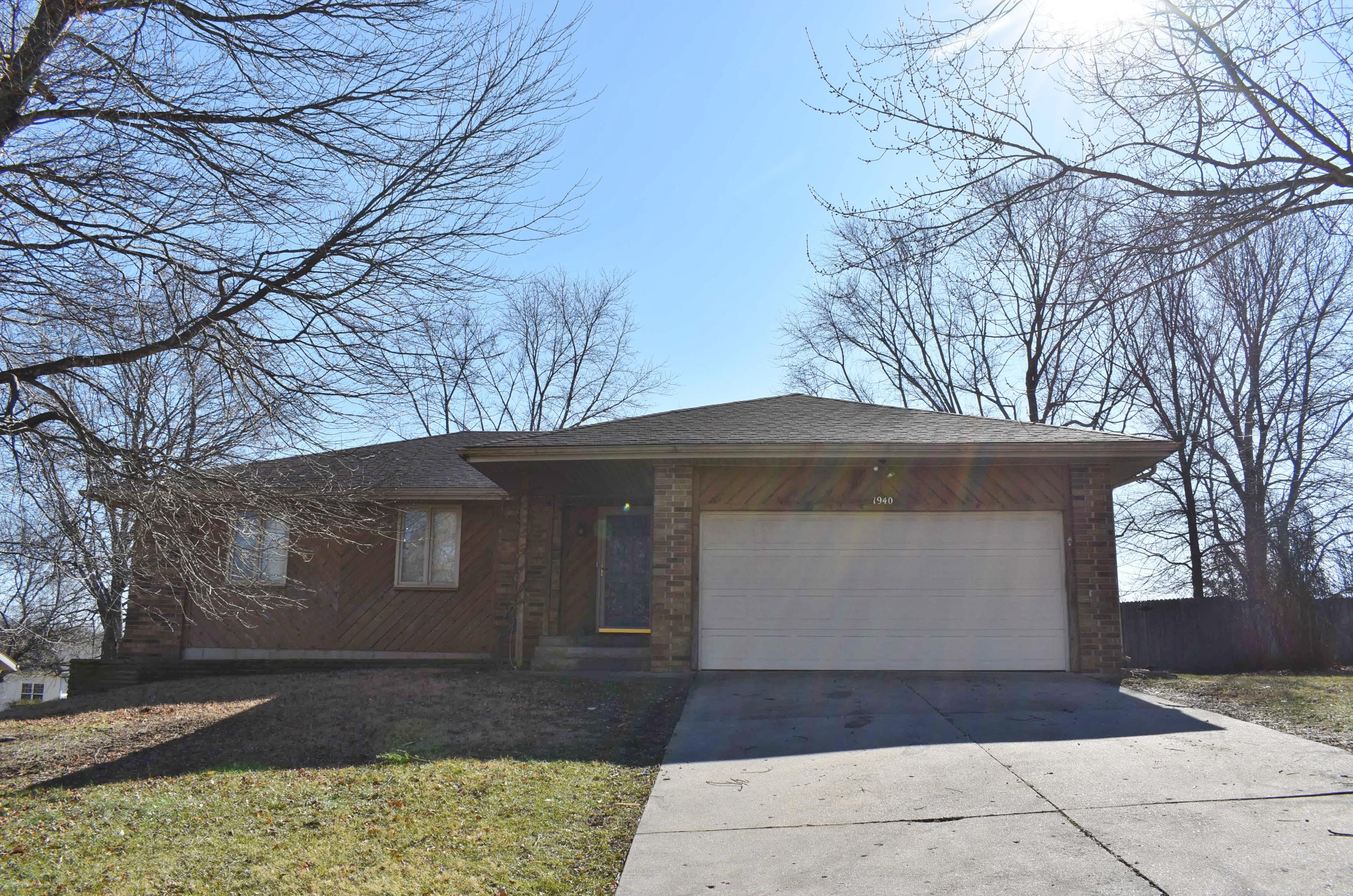 1940 West Murray Drive Property Photo 1
