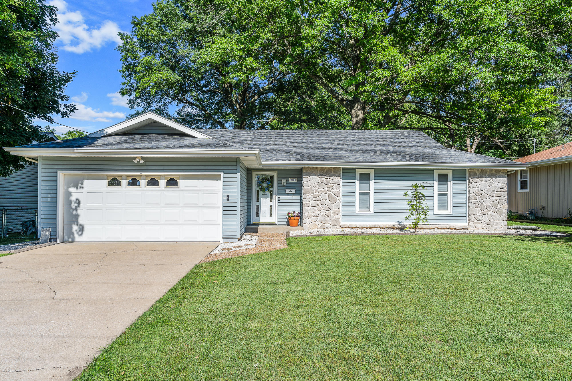 2350 South Kickapoo Avenue Property Photo 1