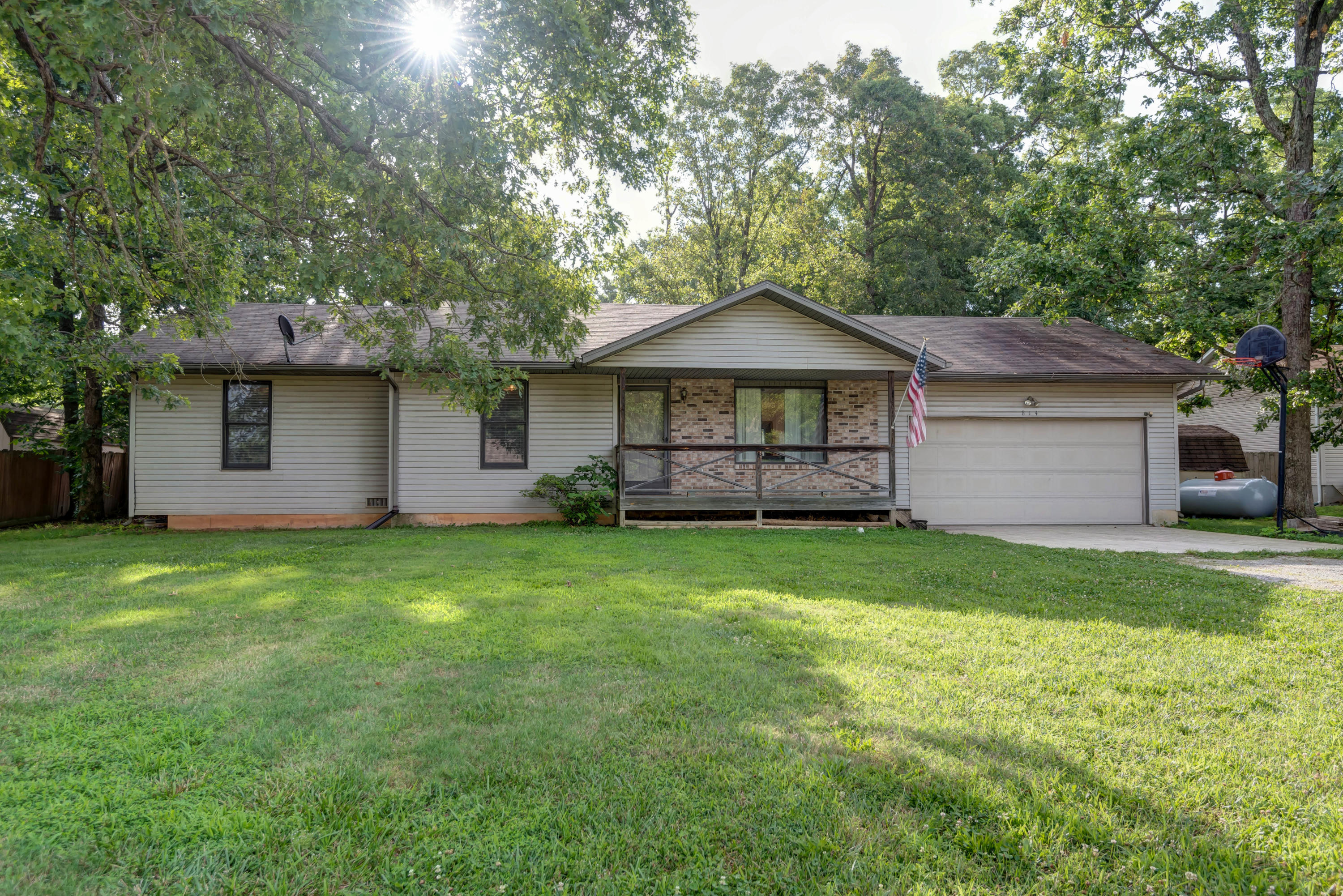 814 North Dogwood Street Property Photo 1