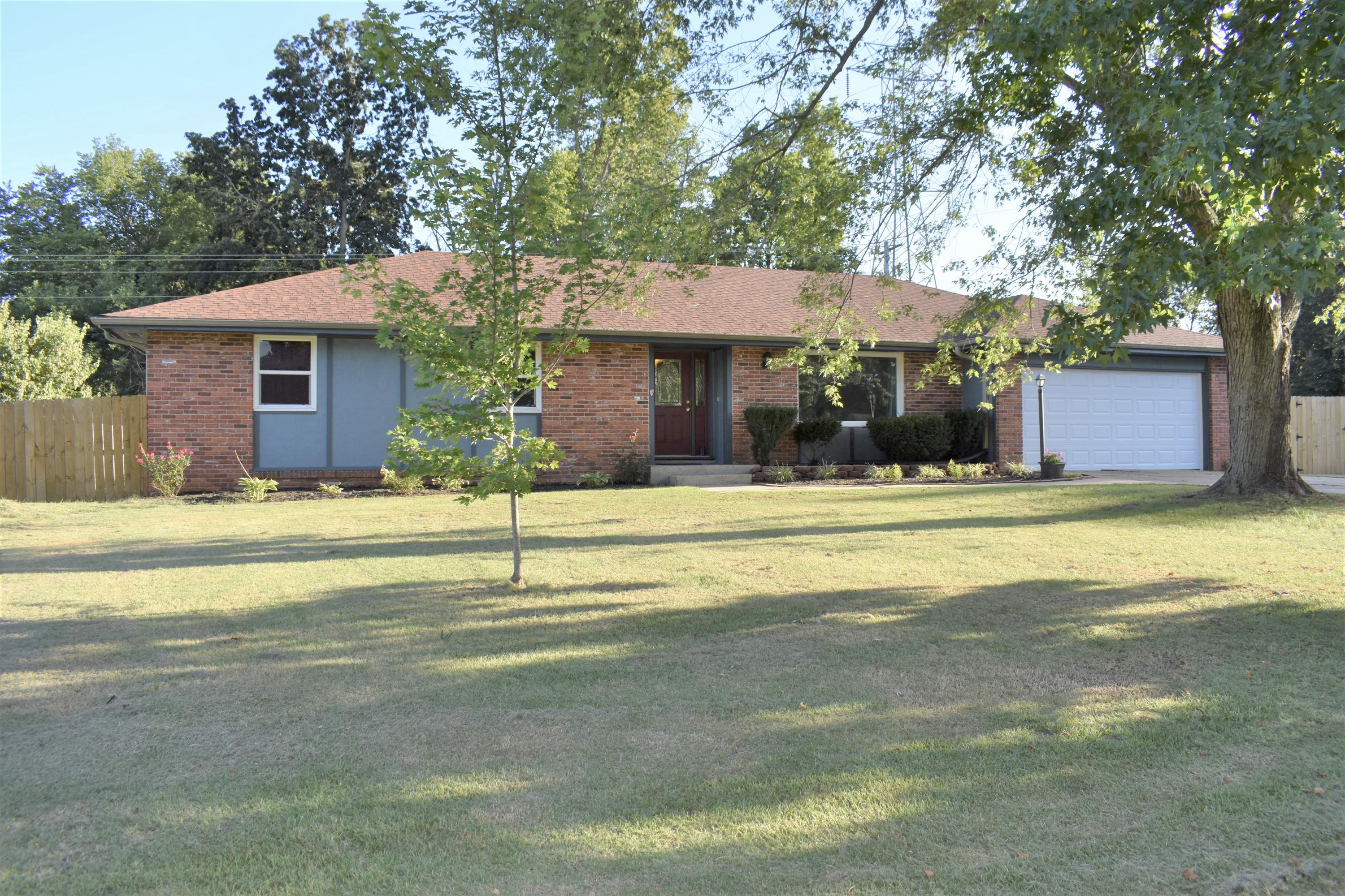2810 West Vincent Street Property Photo 1