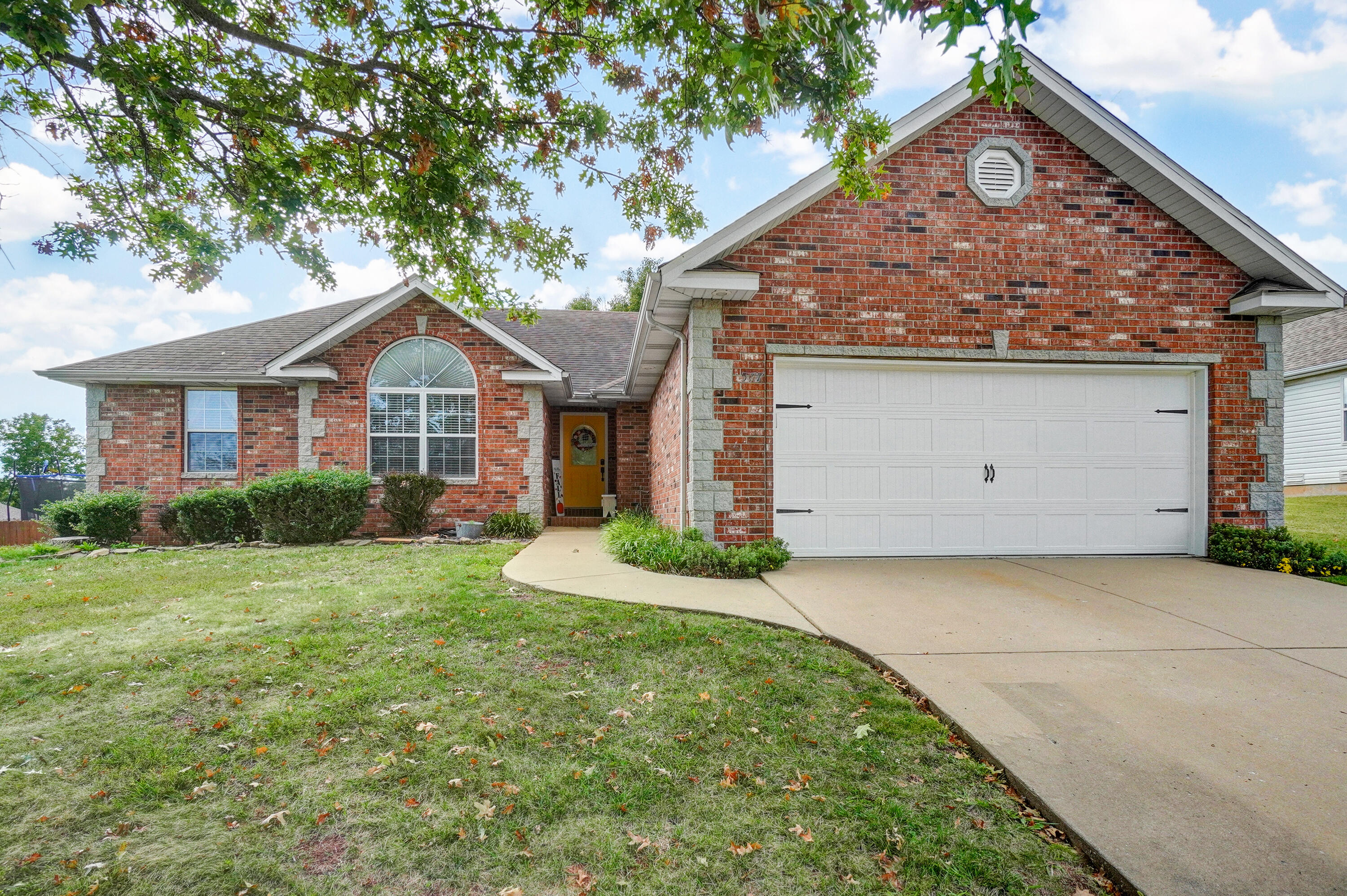 577 Lantern Hill Road Property Photo 1