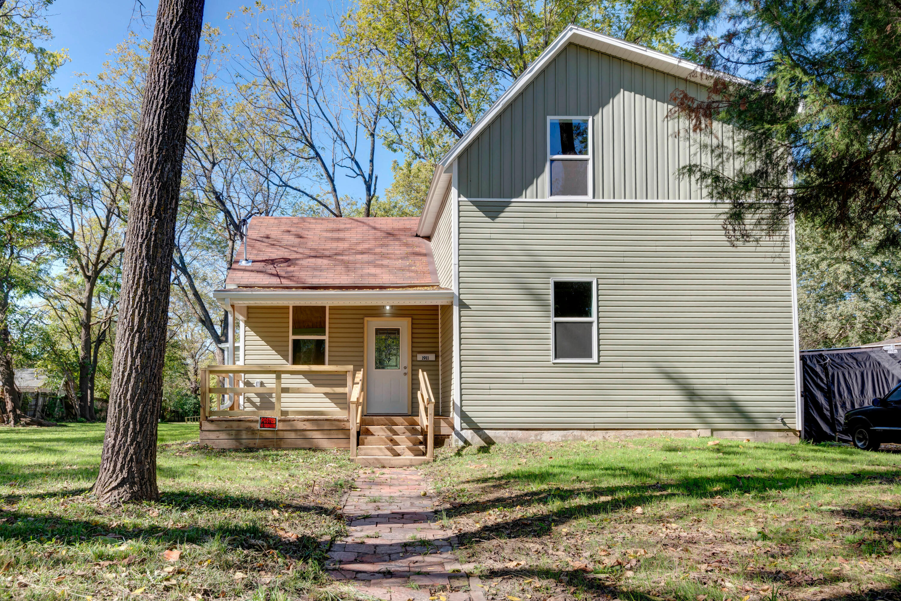 1911 North Benton Avenue Property Photo 1