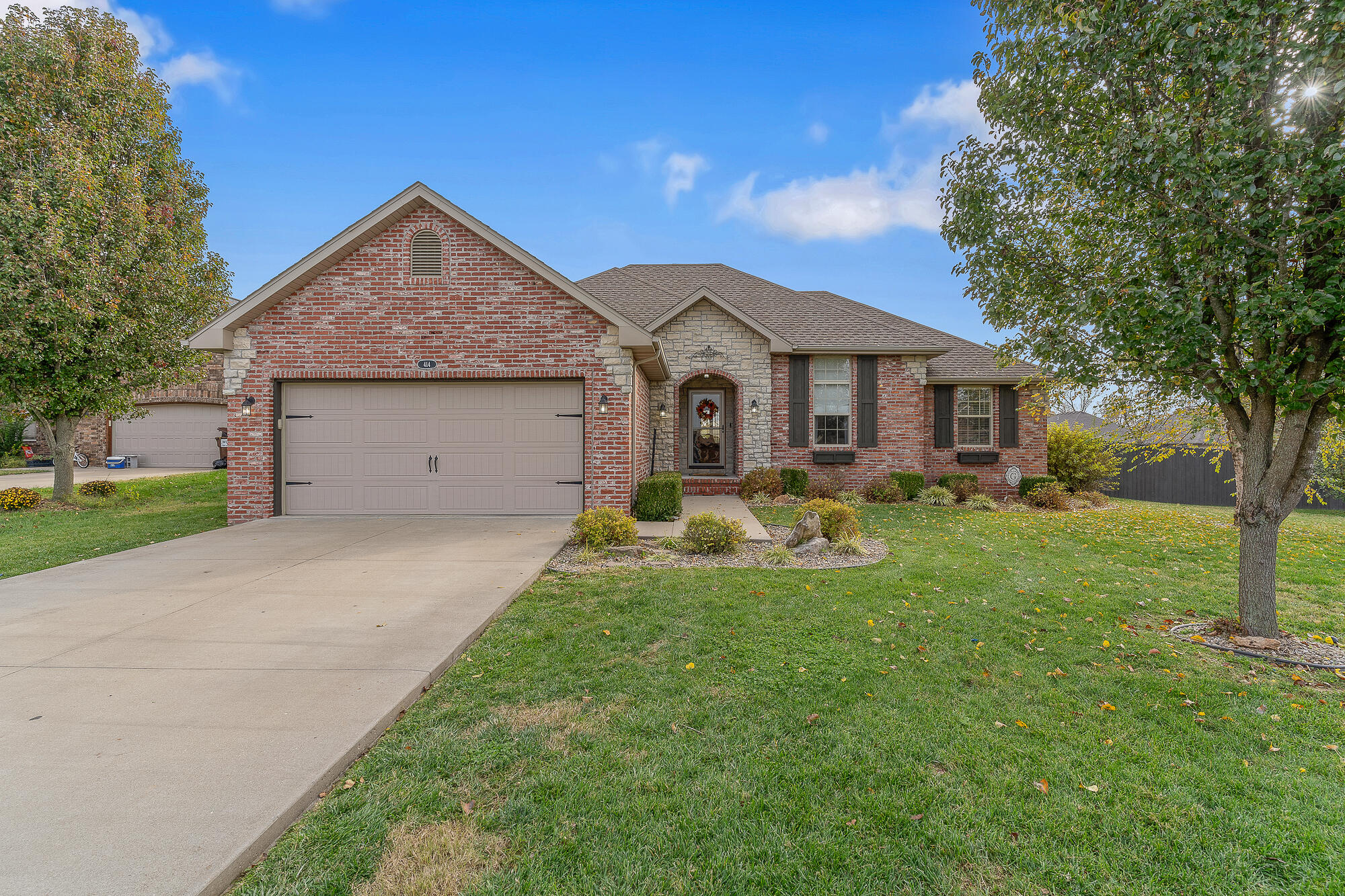 414 South Chestnut Hills Drive Property Photo 1