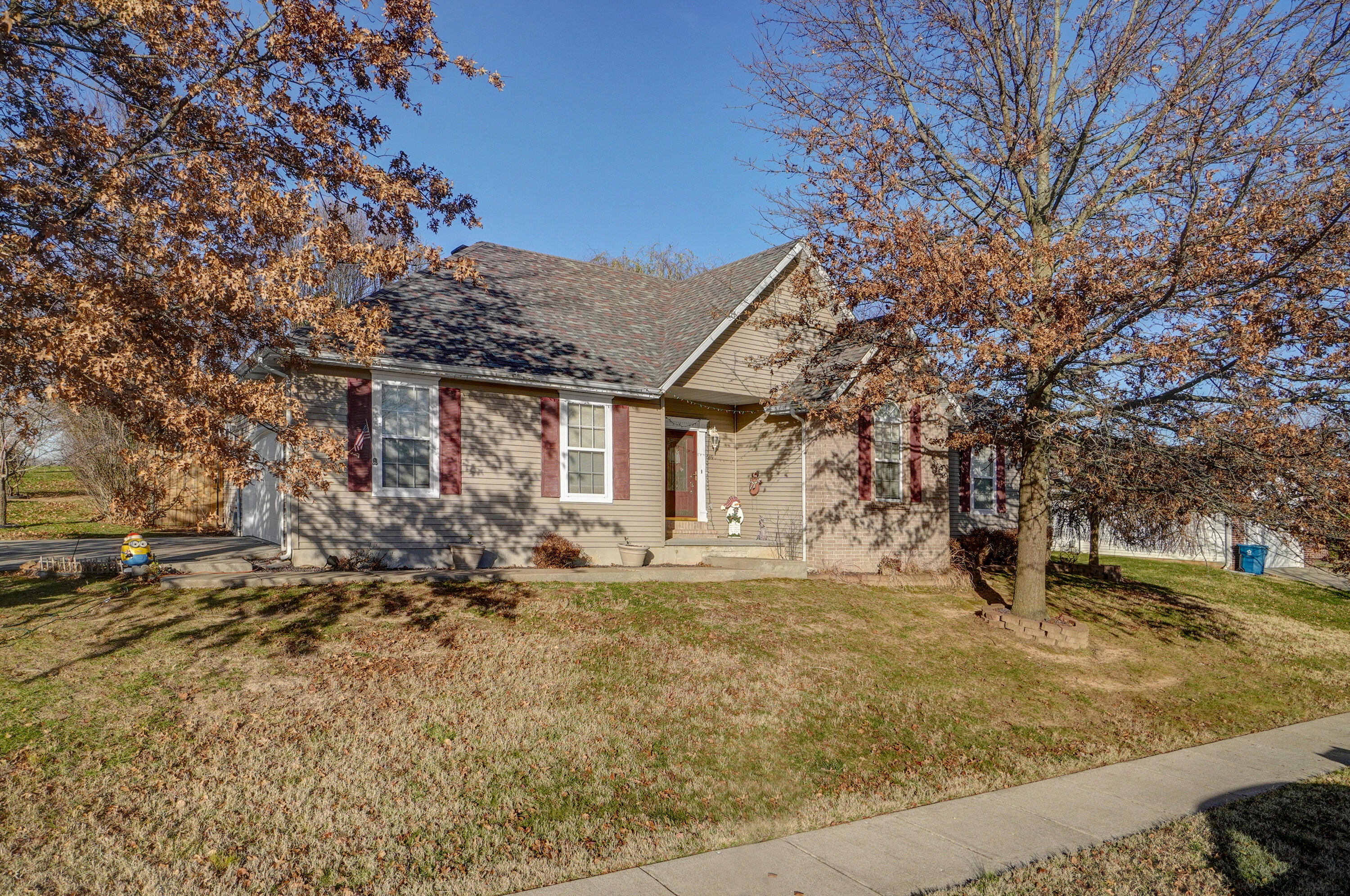 689 East Gallup Hill Road Property Photo 1
