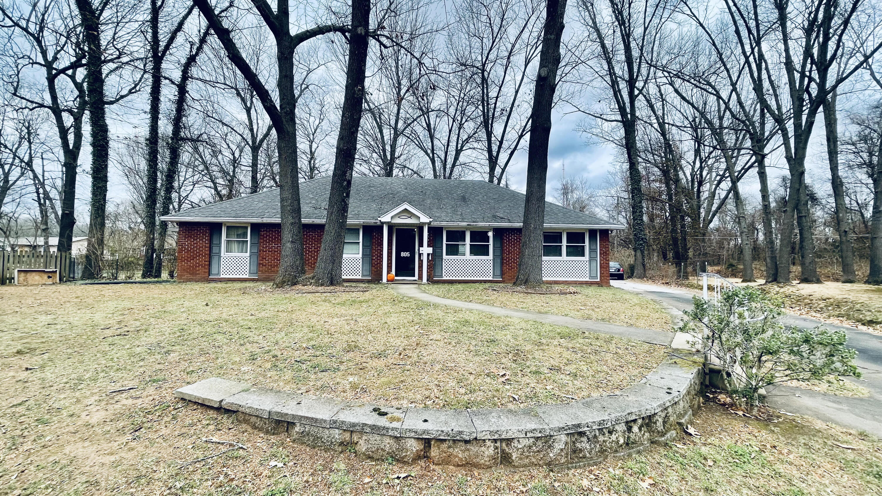 805 South Devonshire Drive Property Photo 1