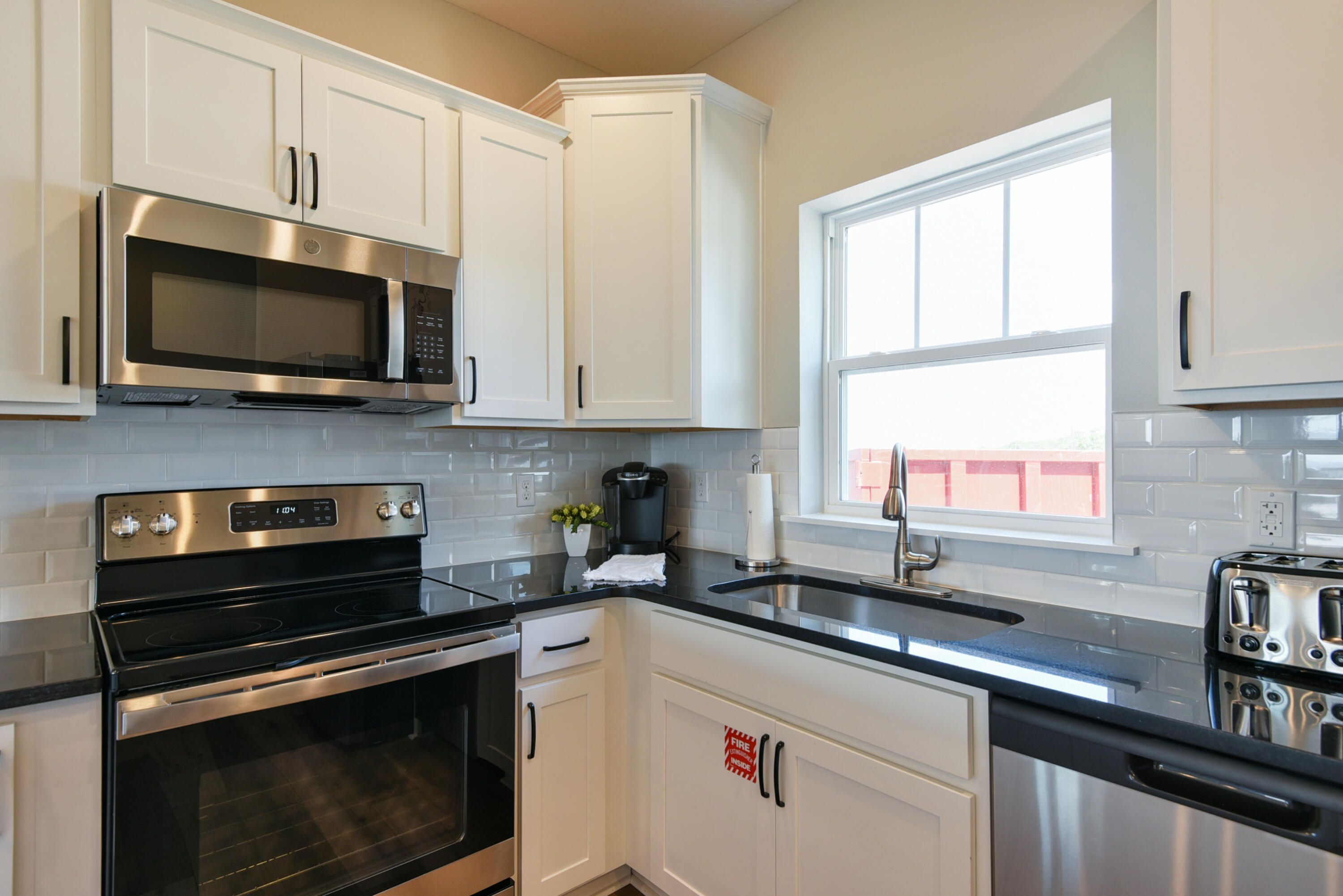 212 Chateau Mountain Hilltop Way Property Photo 7