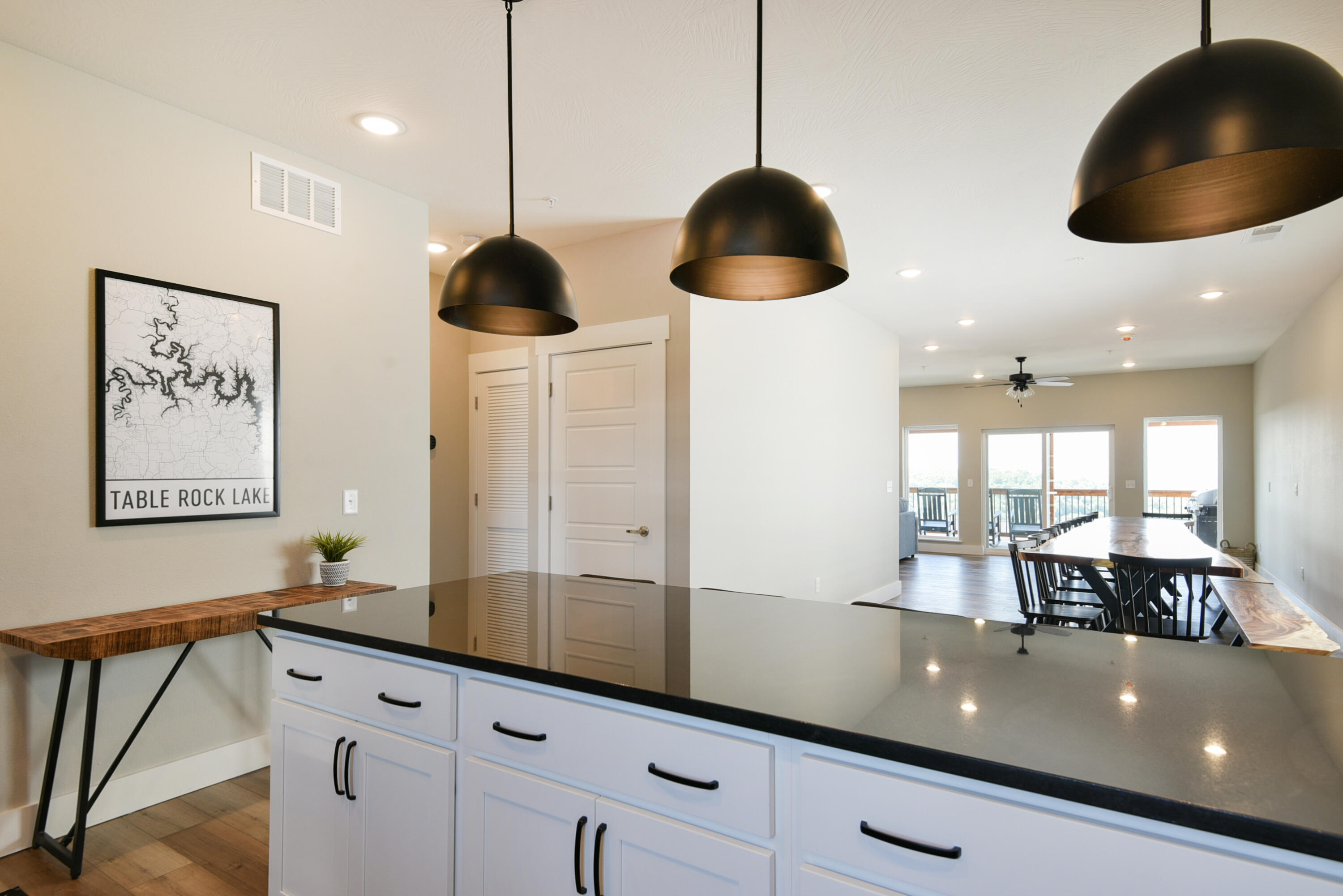212 Chateau Mountain Hilltop Way Property Photo 8