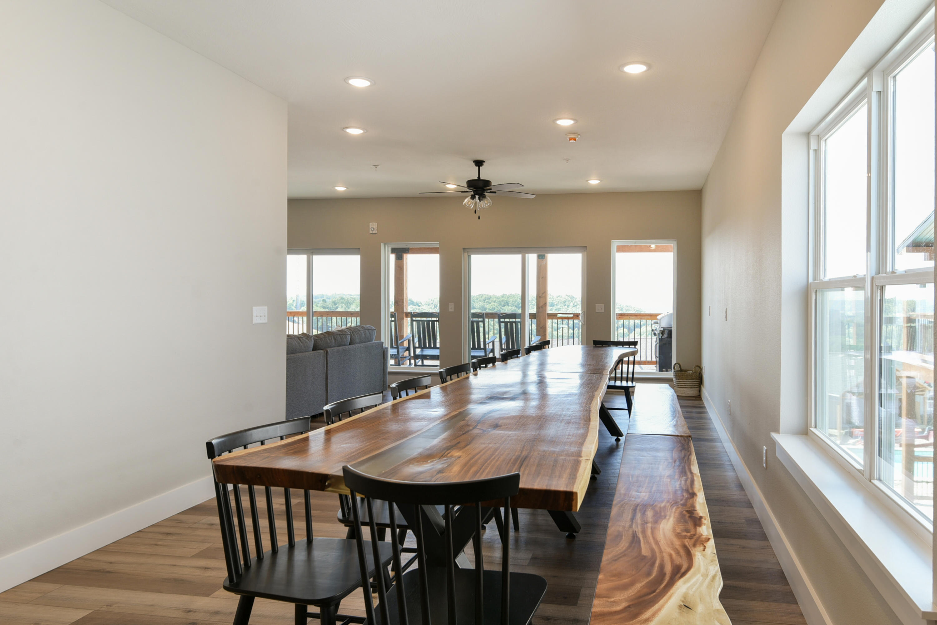 212 Chateau Mountain Hilltop Way Property Photo 10