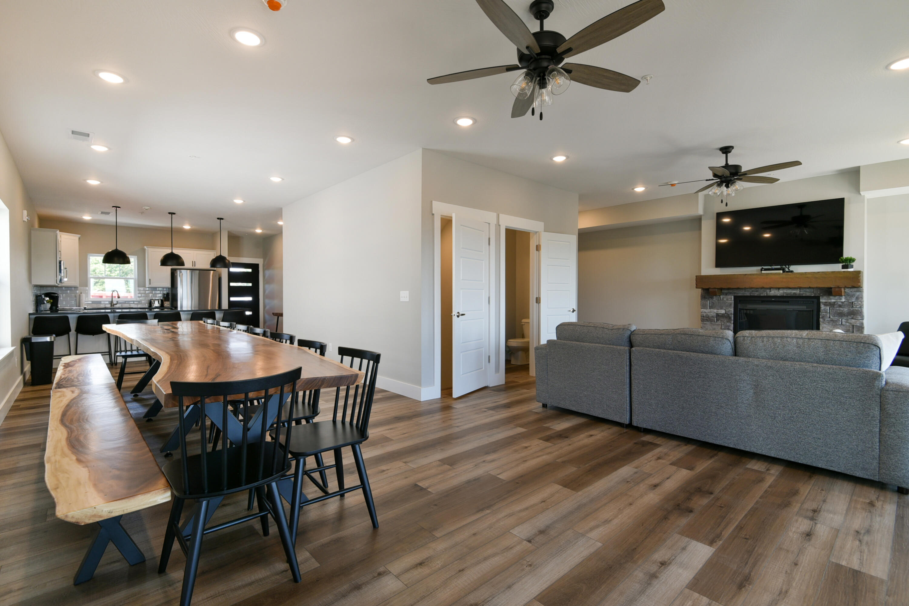 212 Chateau Mountain Hilltop Way Property Photo 11
