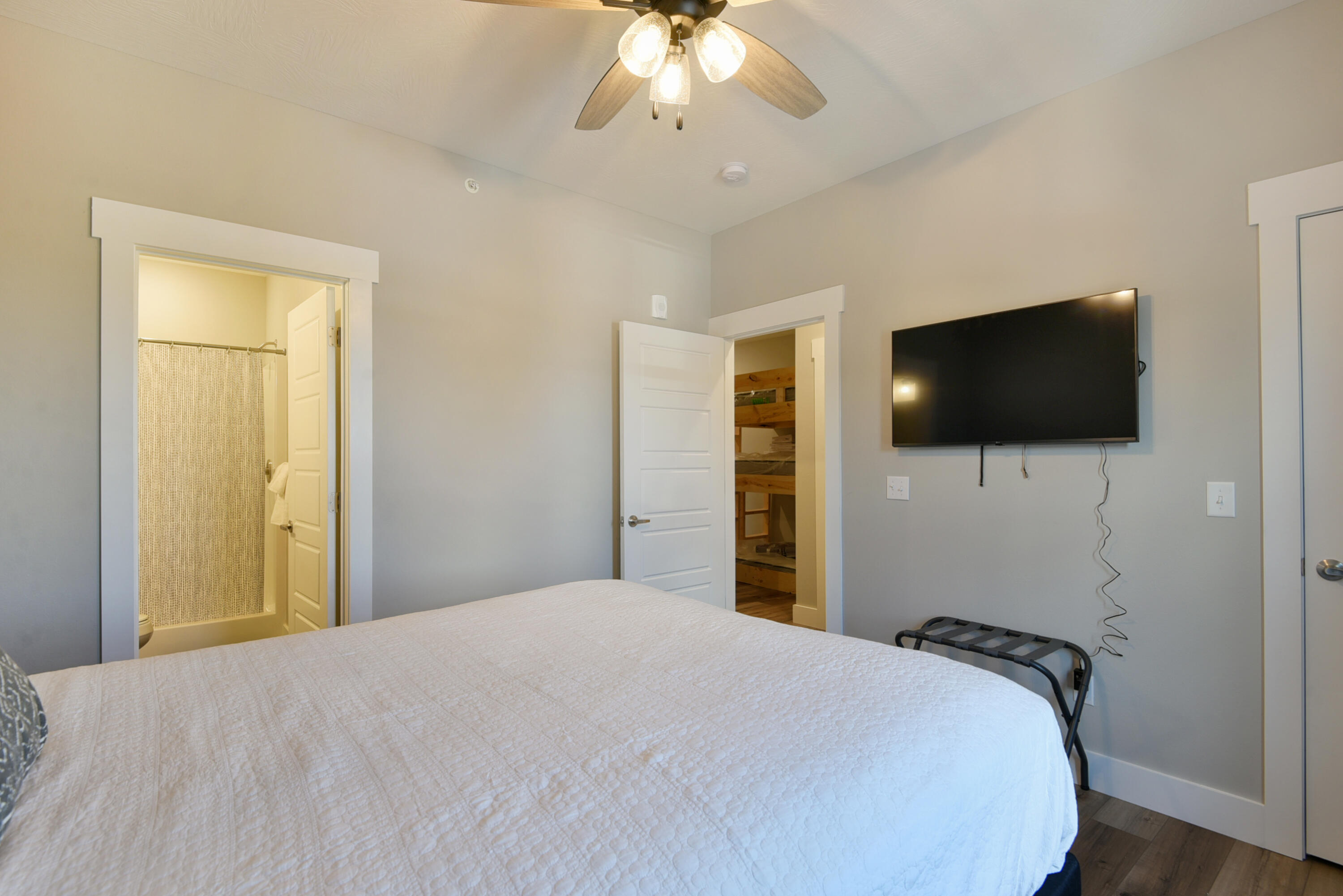 212 Chateau Mountain Hilltop Way Property Photo 26