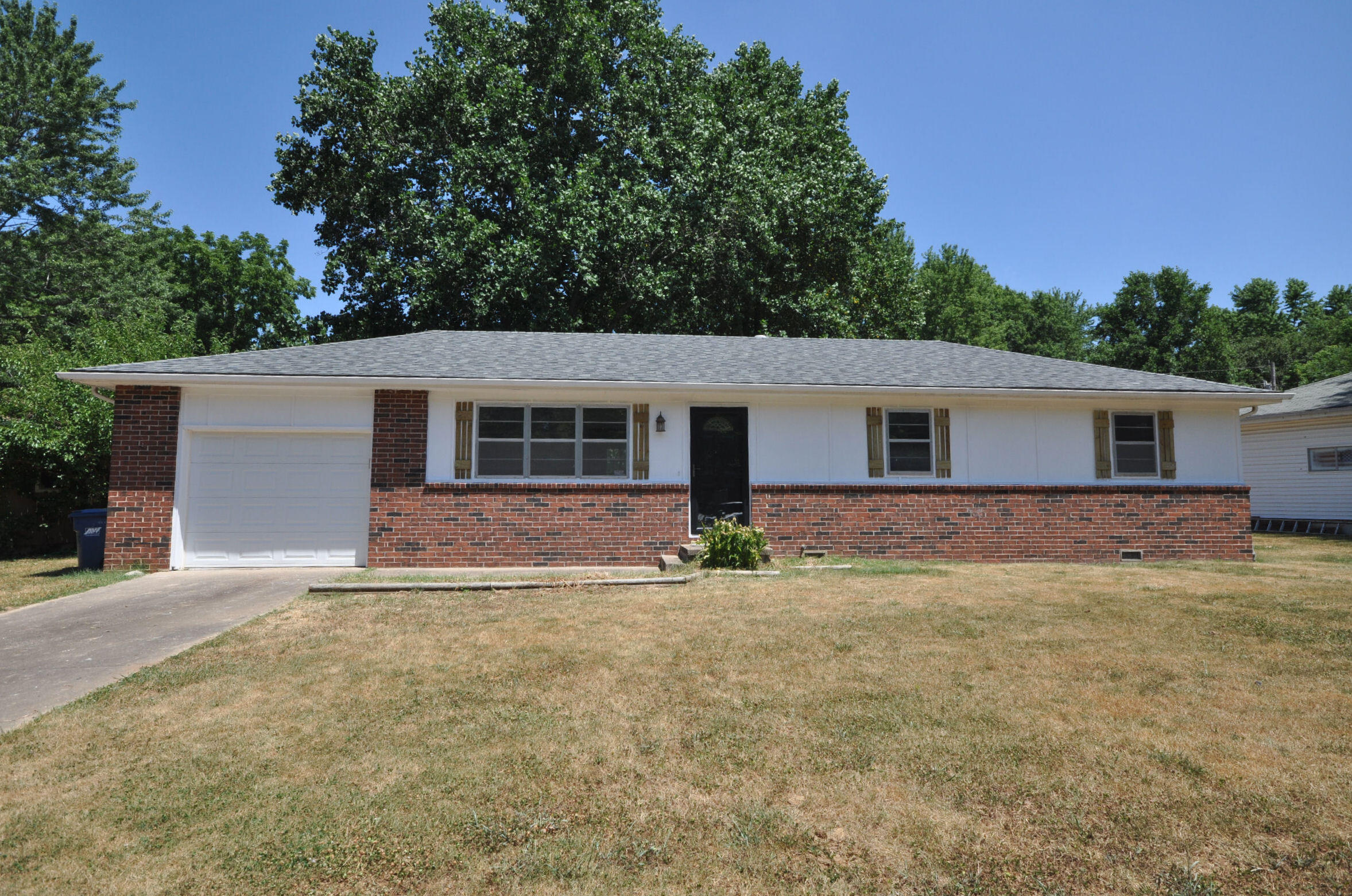 401 Aspen Drive Property Photo 1