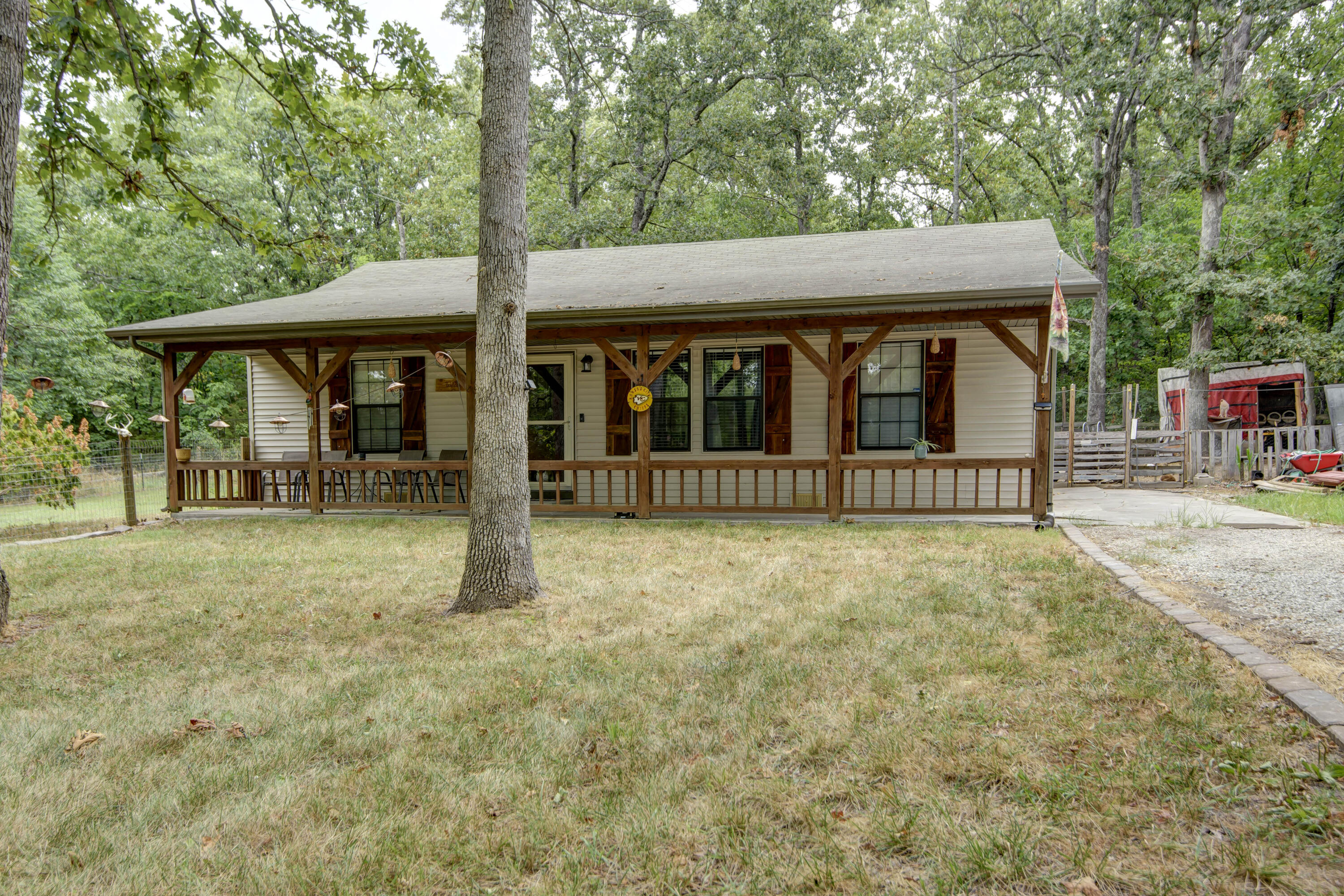 124 Oak Crest Drive Property Photo 1
