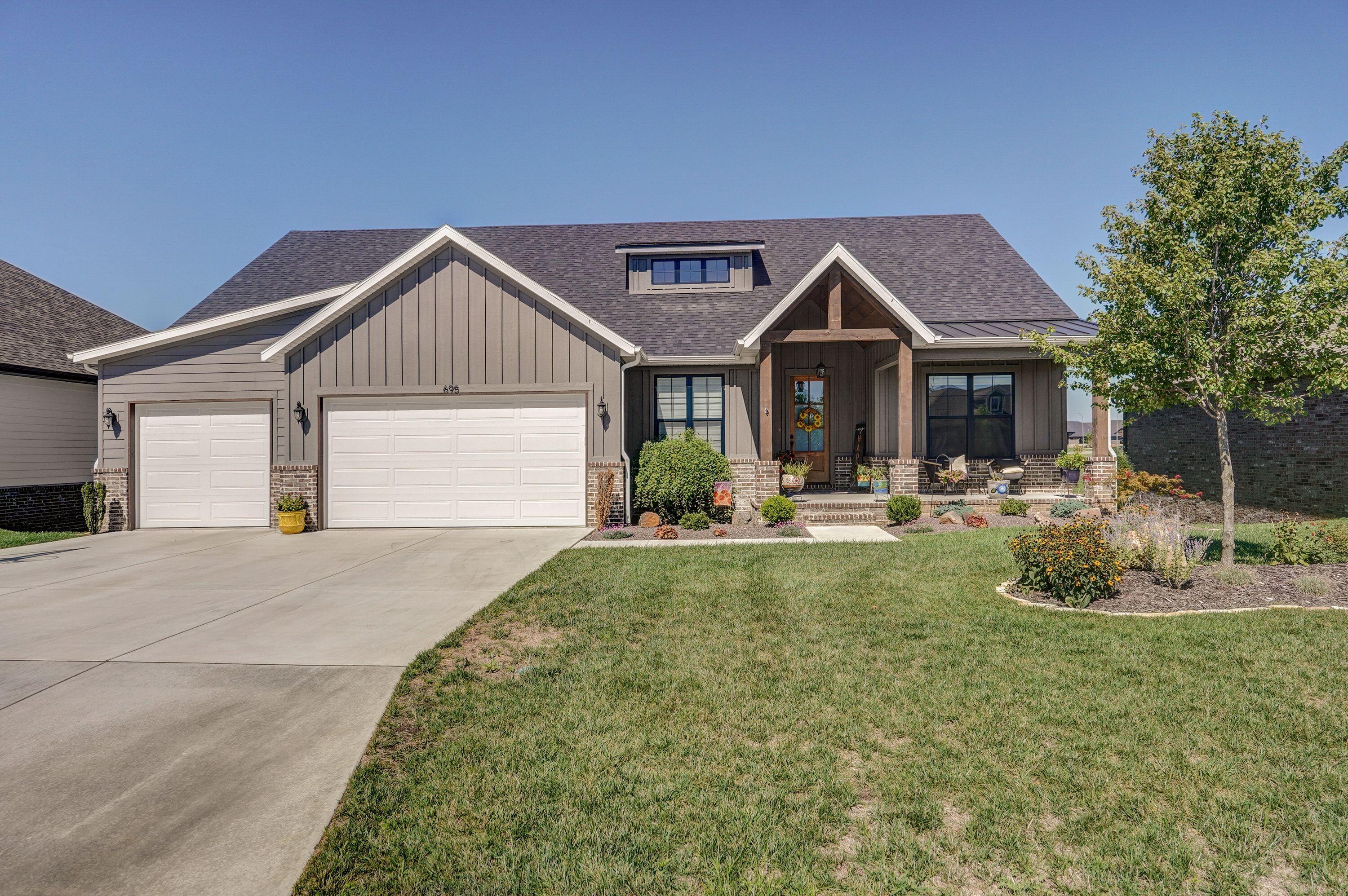695 North Fox Hill Circle Property Photo 1