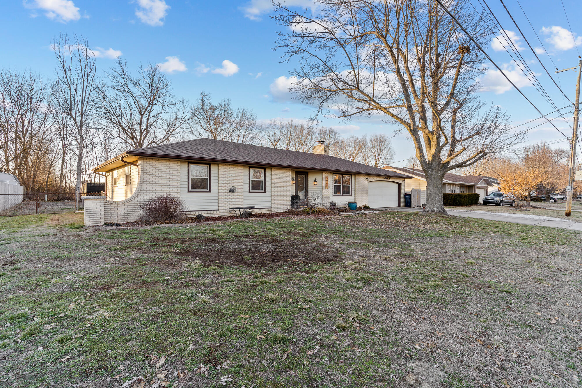 3633 North Stewart Avenue Property Photo 1