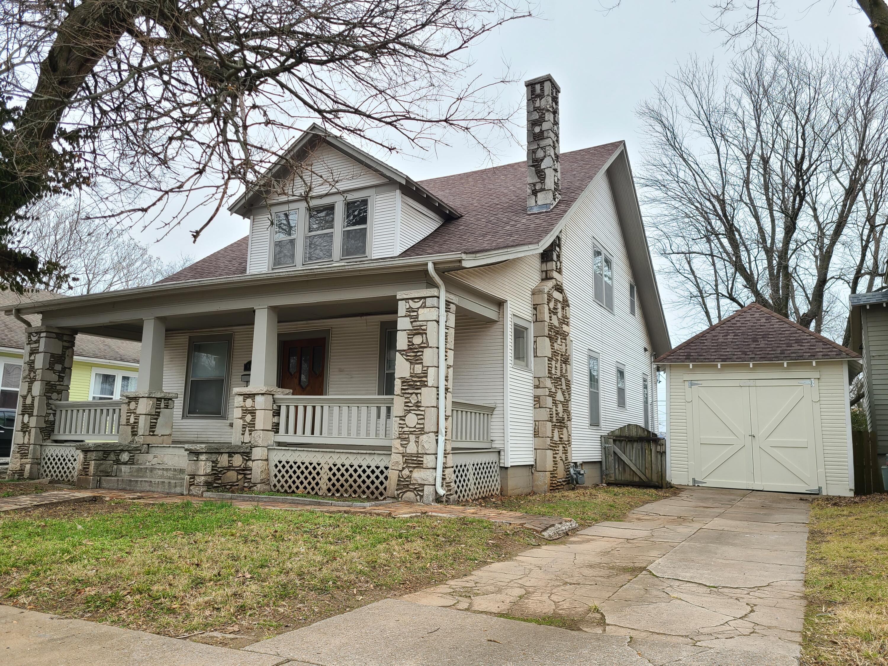 817 West Walnut Street Property Photo 1