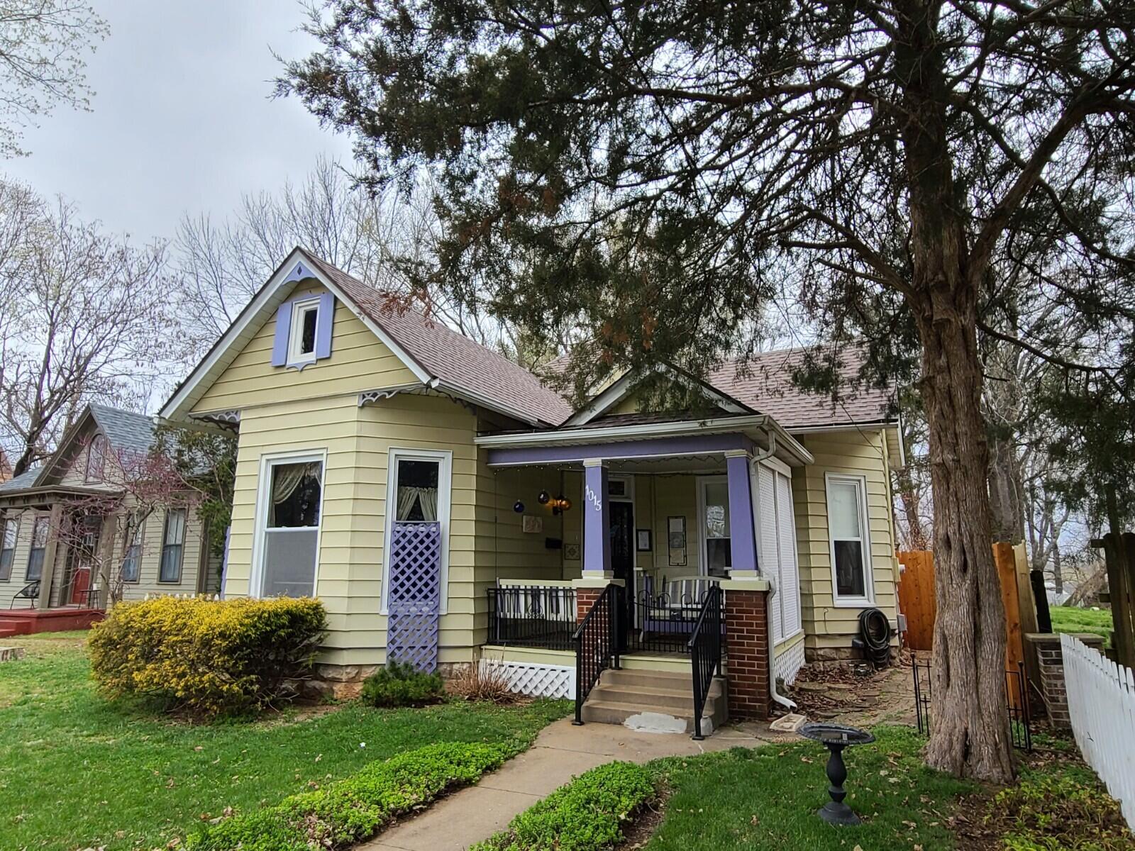 1015 West Walnut Street Property Photo 1