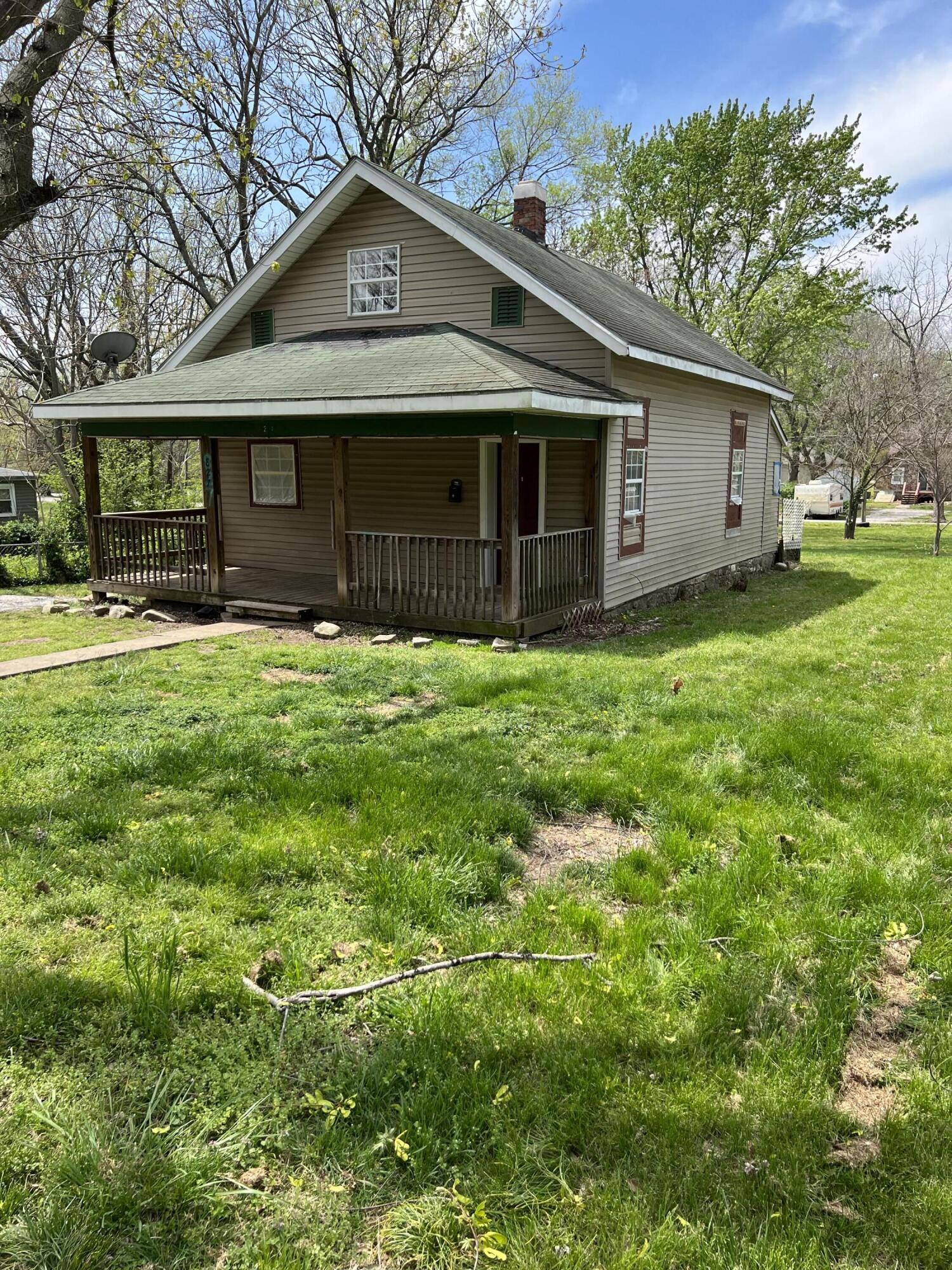 827 South Nettleton Avenue Property Photo 1