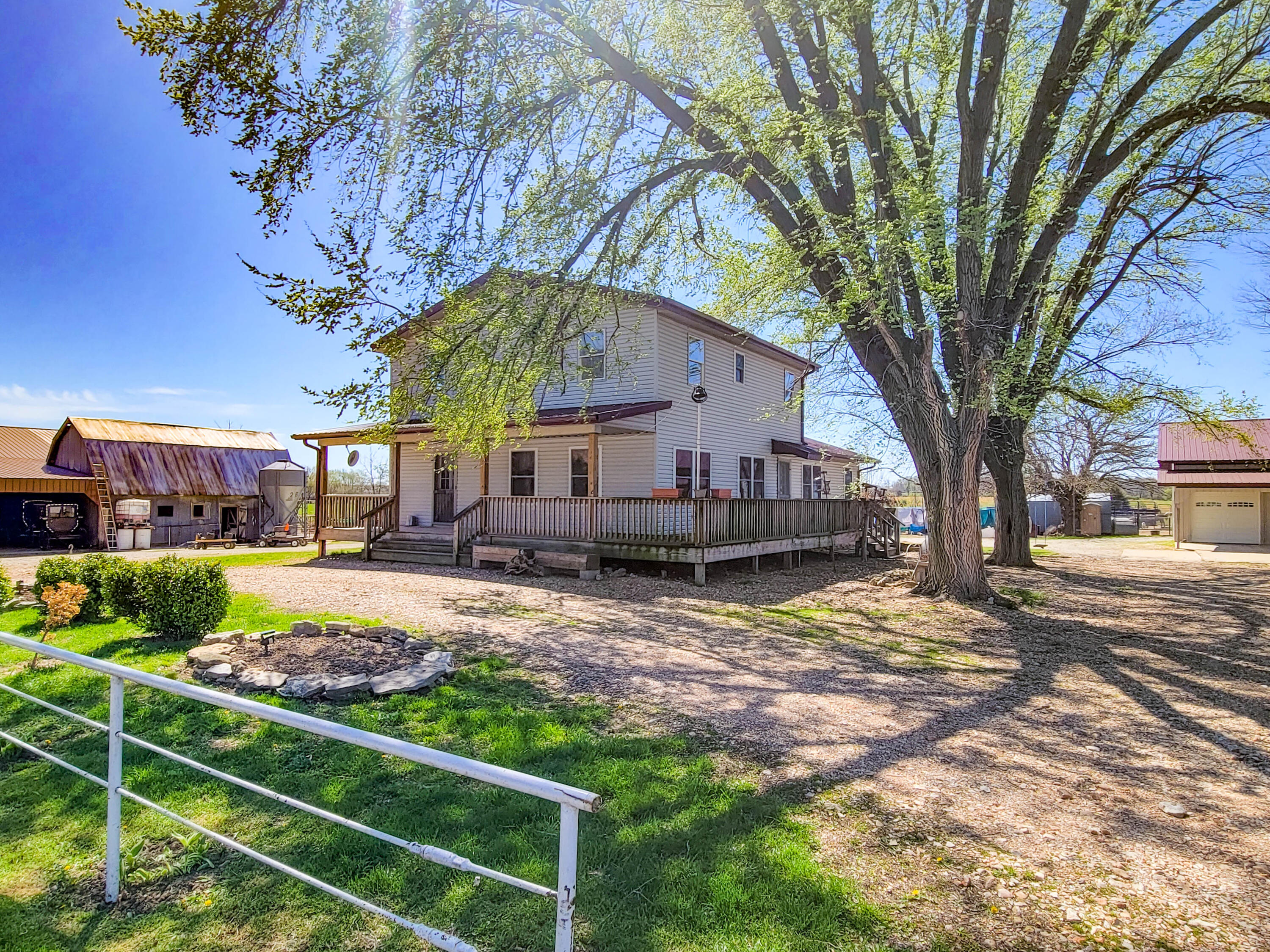 528 College Street Property Photo
