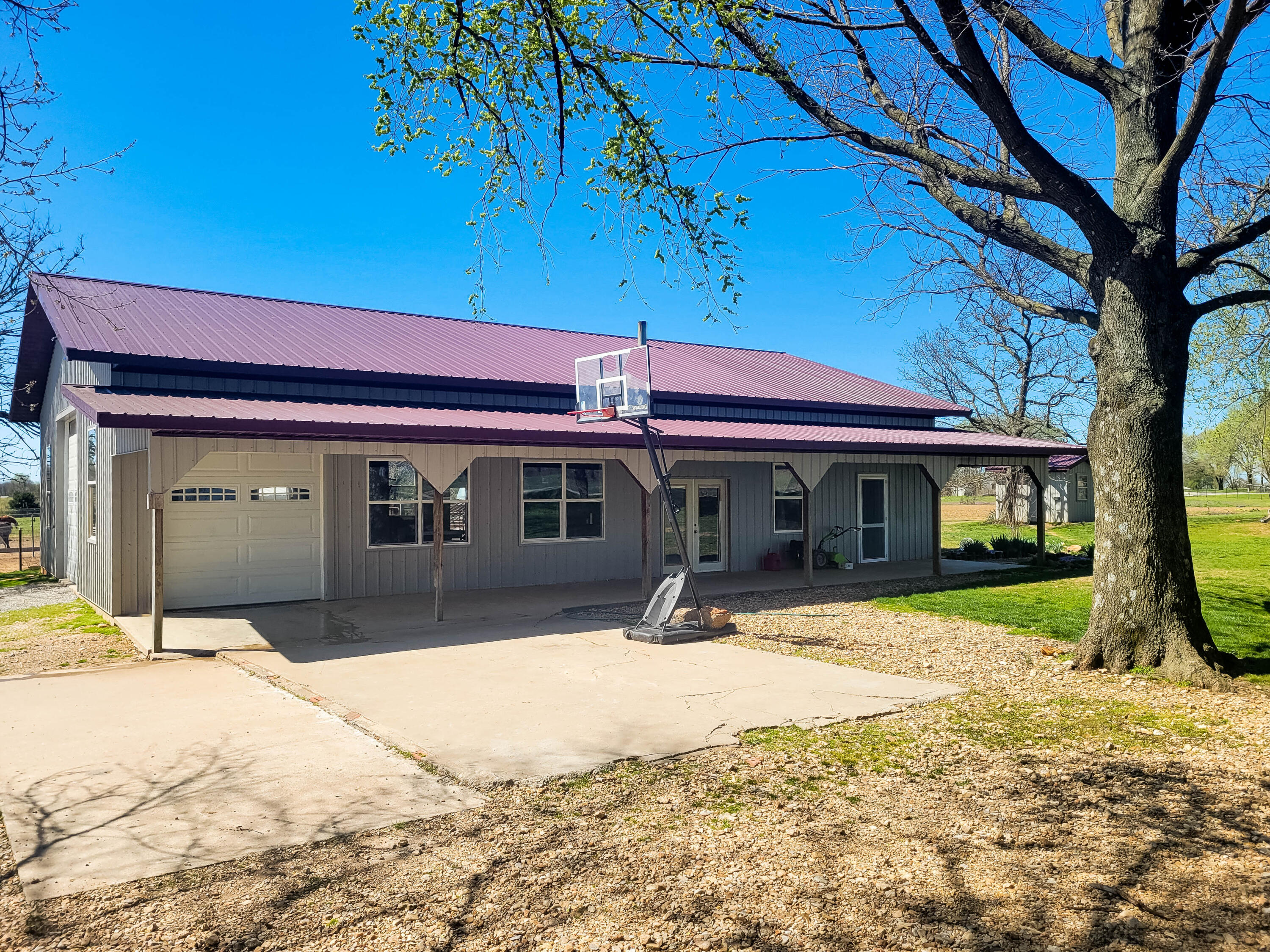 528 College Street Property Photo 12