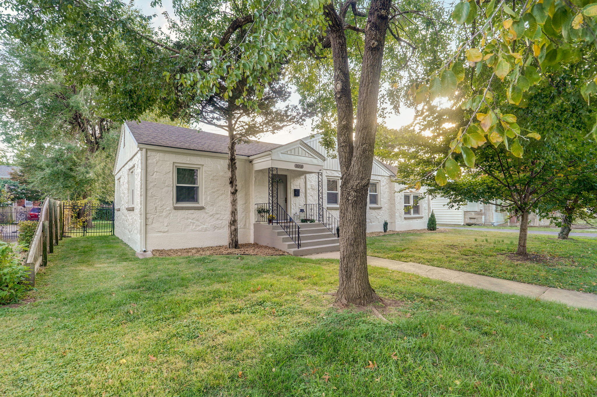 1018 East Stanford Street Property Photo 1